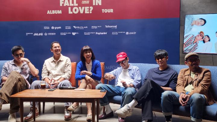 Maliq & D'Essentials bersiap memulai perjalanan tur album Can Machines Fall In Love? di Parking Lot Phinisi Point, Makassar pada Jumat, 18 Oktober 2024. Setelah itu, mereka akan berlanjut ke Bali, Surabaya, Yogyakarta, Bandung, dan Kuala Lumpur.