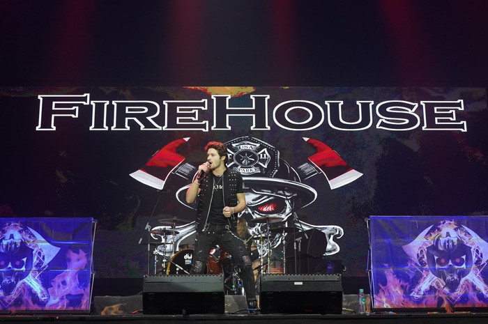 Grup band legend FireHouse, sukses memukau dan berhasil mengajak fans bernostalgia di Jakarta. Tentunya momen itu ada dalam konser FireHouse Live in Indonesia yang digelar Jumat, 18 Oktober 2024 lalu di The Kasablanka Hall, Jakarta.