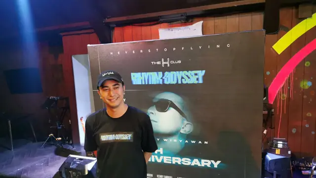  Siapkan diri Anda untuk merasakan malam penuh kenangan dalam acara "Rhythm Odyssey," perayaan tiga dekade perjalanan karier DJ Winky Wiryawan yang akan digelar pada 23 November 2024 di H, SCBD. Acara ini akan membawa para penikmat musik elektronik pada petualangan ritmis dan perjalanan nostalgia bersama salah satu ikon DJ Indonesia. 